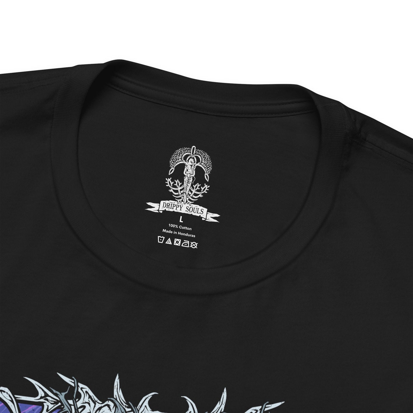Folded T-shirt featuring Heolstor the Nightlord from Elden Ring Nightreign, a once-fallen knight who rose from a mountain of corpses to curse the world. Ruling the Lands Between after the Shattering, Heolstor commands monsters and champions from other realms, embodying the terror of the Night’s Tide. This design captures the grim majesty of his eternal rule.